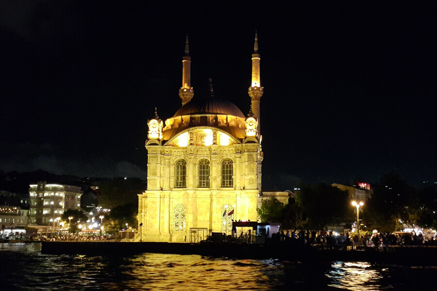 Ortaköy Camii